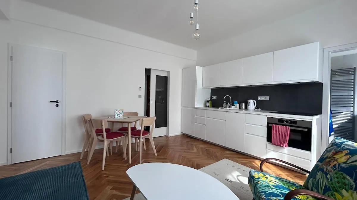 Modern And New Apartment Close To Downtown Praga República Checa