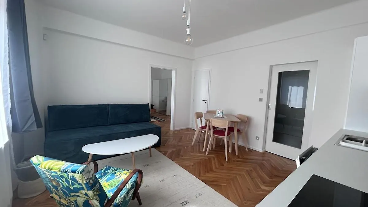 Modern And New Apartment Close To Downtown Praga