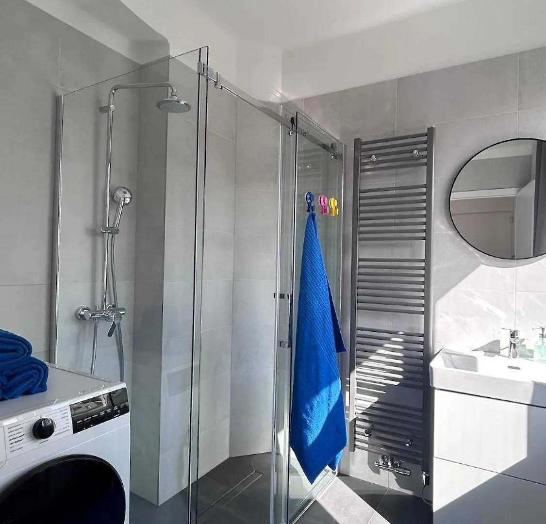 Modern And New Apartment Close To Downtown Praga