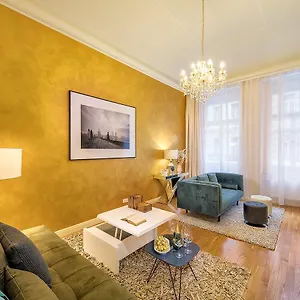 Days - Luxurious Lesser Town Apartment